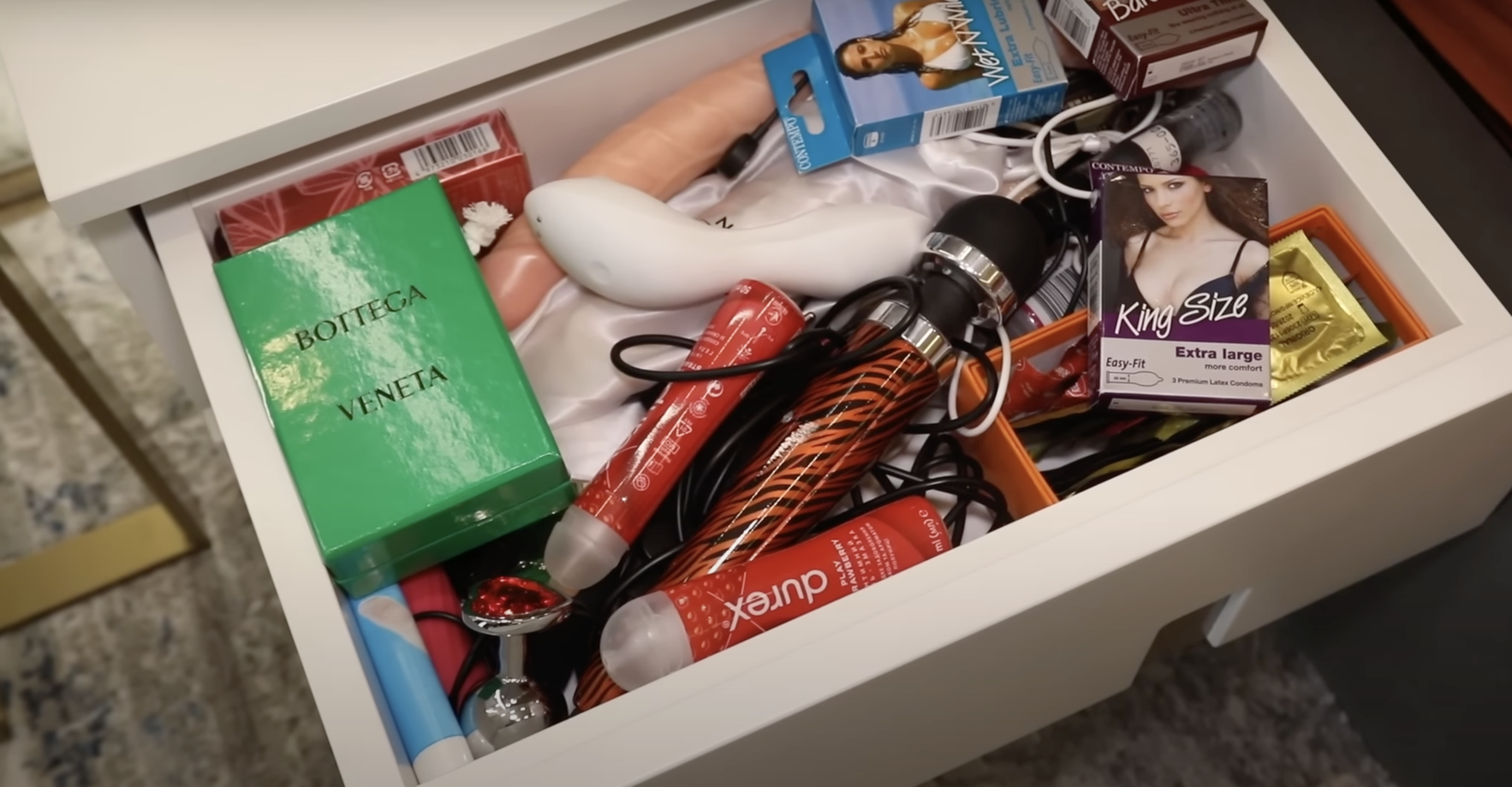 "Міс Україна Всесвіт" показала лакшері-квартиру від колишнього: Hermès, Cavalli, ванна за 200 тисяч